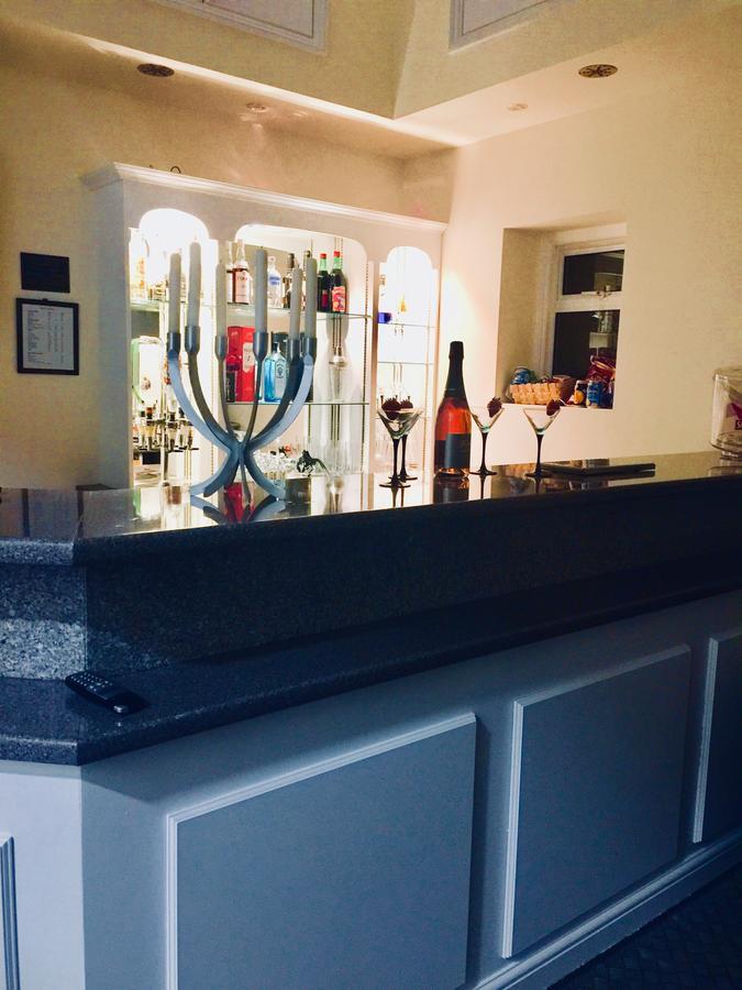 Trevelyan Hotel イルフォード エクステリア 写真