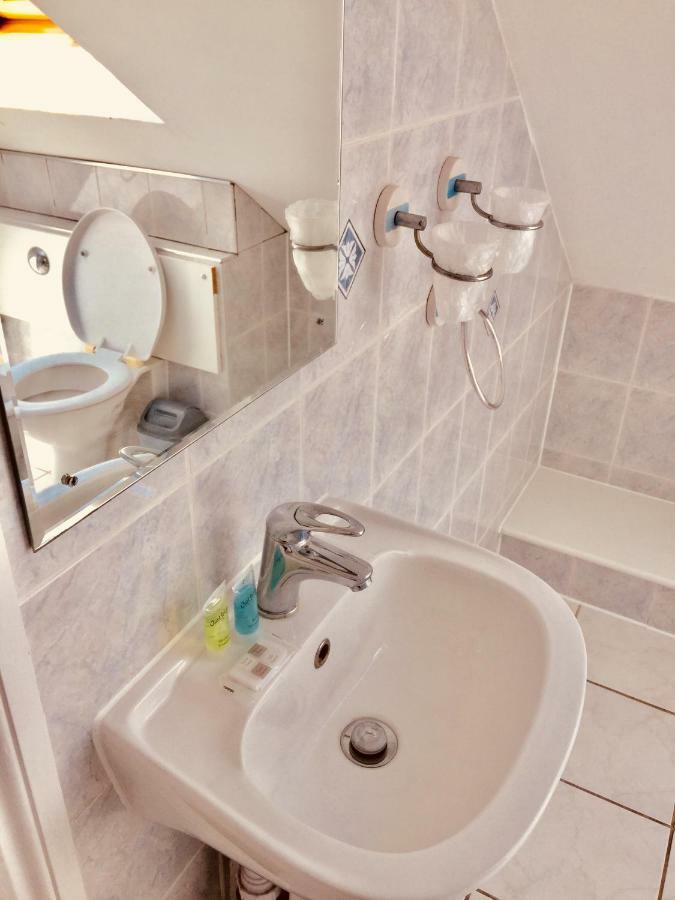 Trevelyan Hotel イルフォード エクステリア 写真
