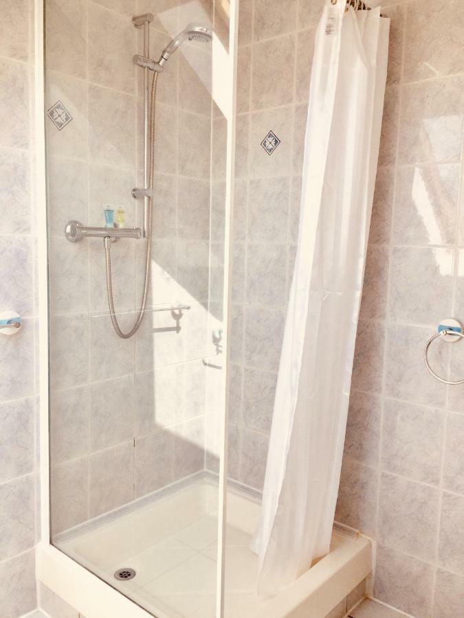 Trevelyan Hotel イルフォード エクステリア 写真