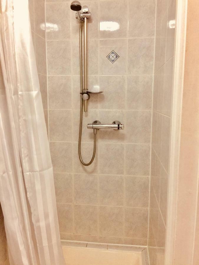 Trevelyan Hotel イルフォード エクステリア 写真