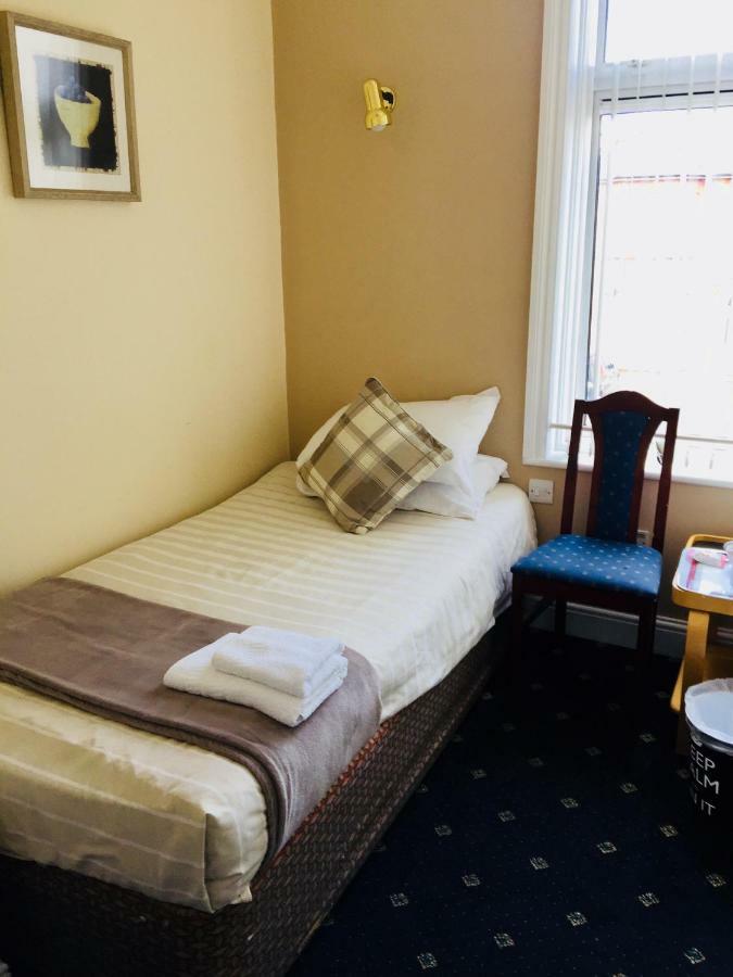 Trevelyan Hotel イルフォード エクステリア 写真