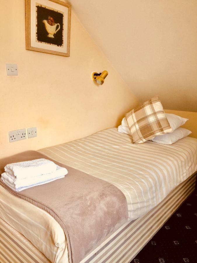Trevelyan Hotel イルフォード エクステリア 写真